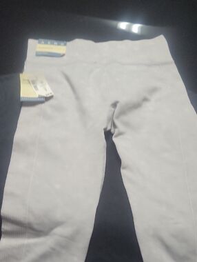 Women Grey  Seamless Leggings - (Size Tagged)